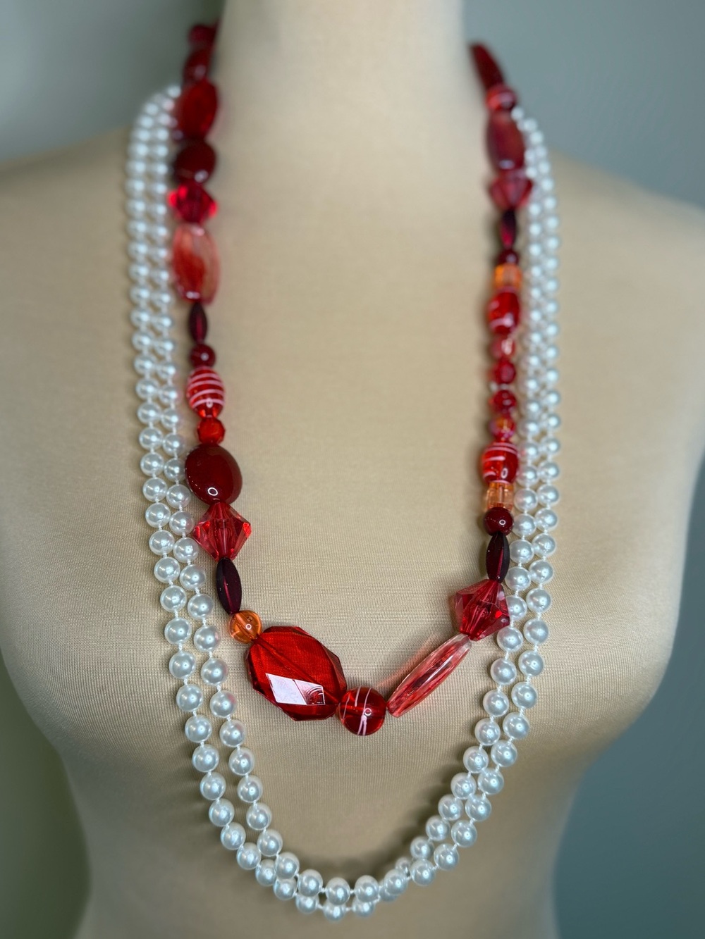 White pearlescent & red beaded necklace set chic costume jewelry
